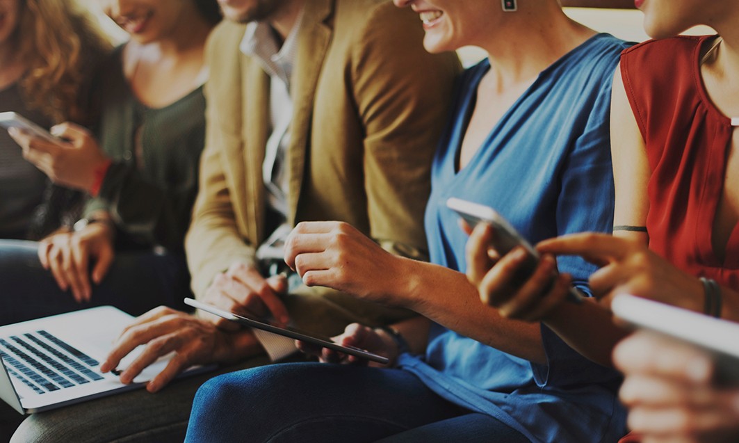 Saiba como evitar dores pelo uso excessivo dos smartphones diariamente
