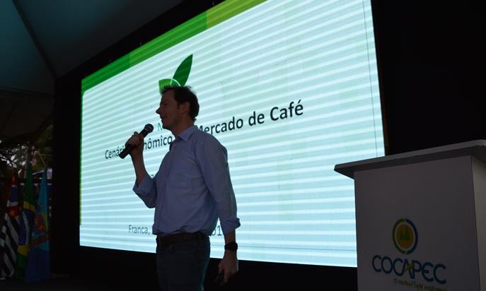 Simpósio do Agronegócio Café começa nesta terça, 09, com palestra sobre gestão