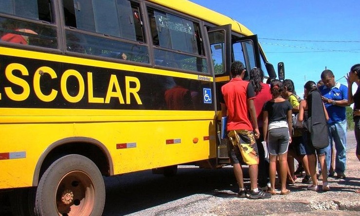 Ônibus escolar sem cinto, extintor vencido e pneus carecas na blitz do TCE