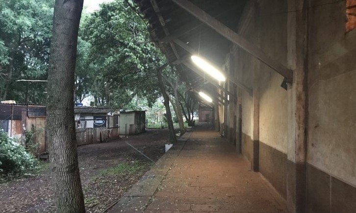 Estação de trem de Sales de Oliveira está invadida pelos sem-terra