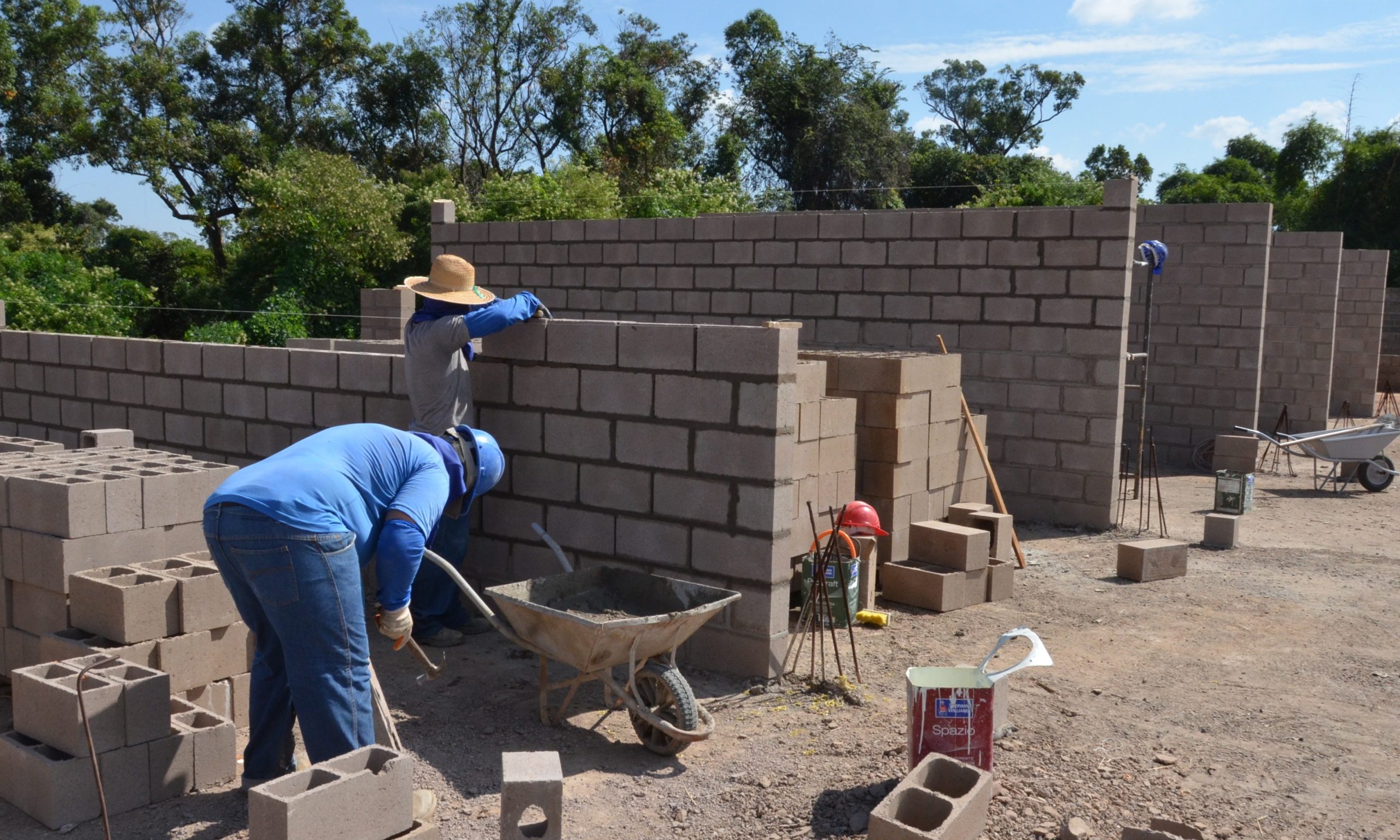 Investindo R$ 1,7 milhão, Prefeitura retoma obra da creche do Jardim Esmeralda