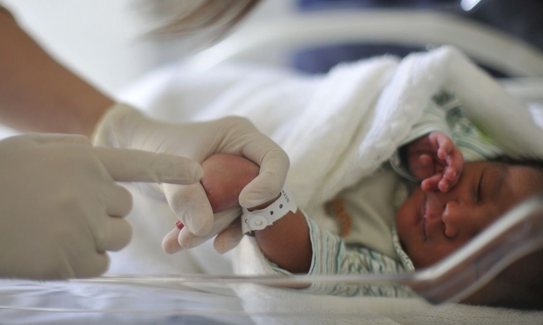 Pediatras pedem o fim da obrigatoriedade do Teste da Linguinha em bebês