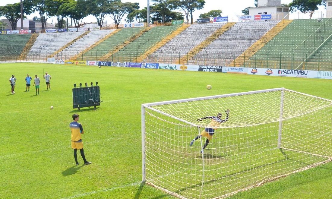 ​Francana enfrenta a Inter Bebedouro para defender ‘paredão’ e a liderança