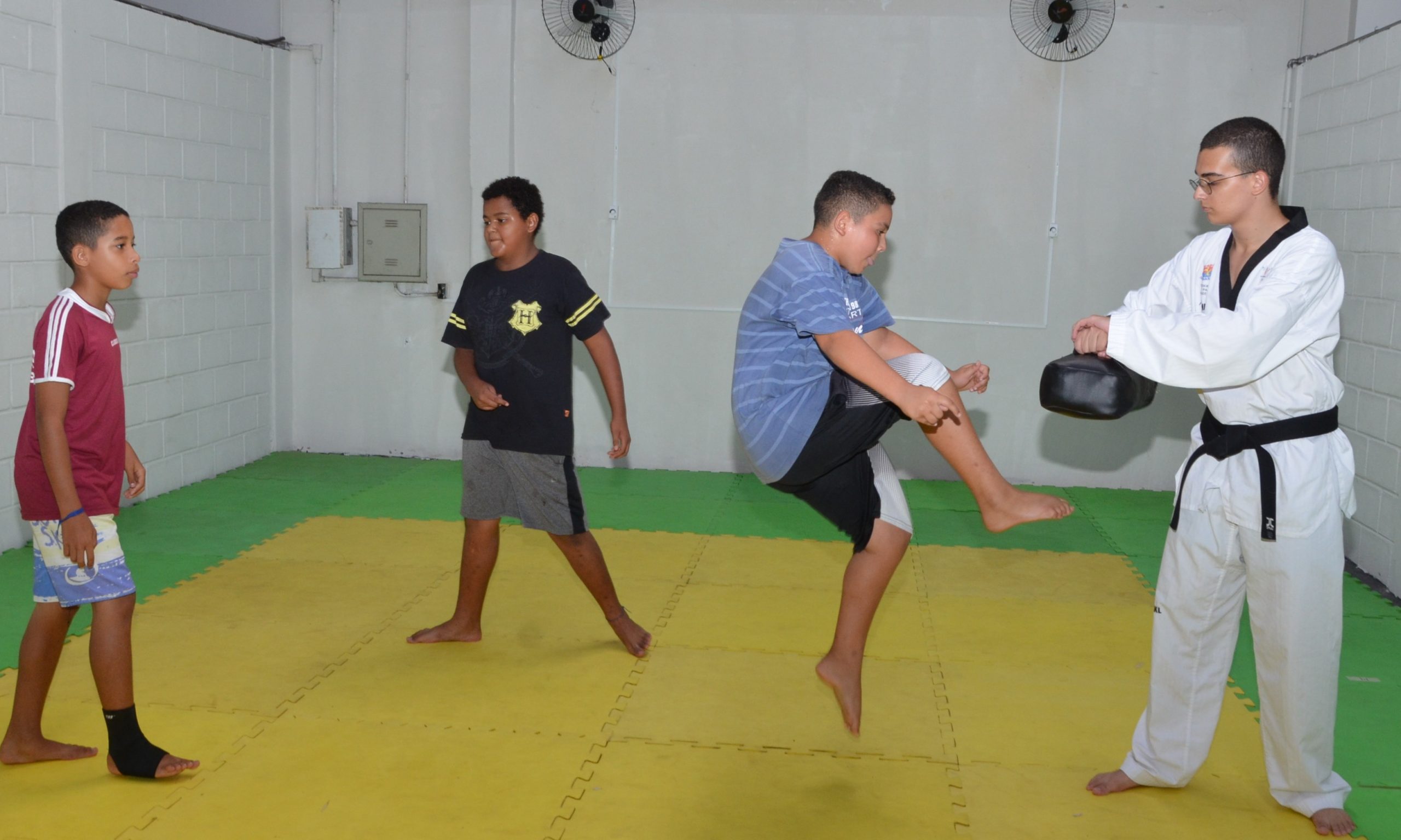 Centro Esportivo Infanto-Juvenil tem vagas gratuitas para aulas como karatê