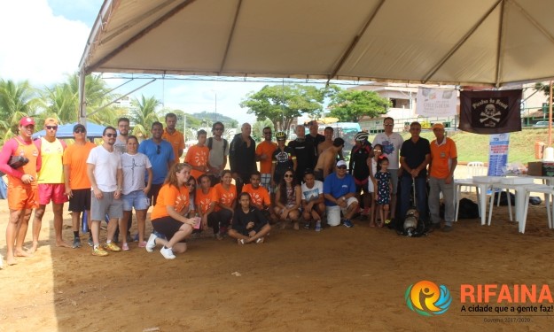 Cidade de Rifaina e turistas se unem no projeto Limpando nossa Praia