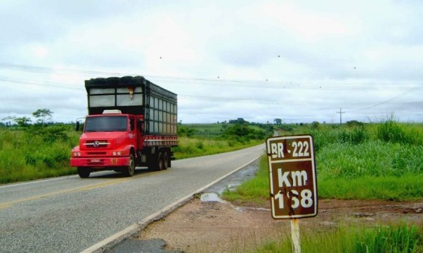 44,7% das rodovias brasileiras apresentam problemas de sinalização