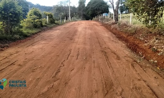 Cristais Paulista revitaliza estradas rurais nas fazendas Limeira e Faquinha