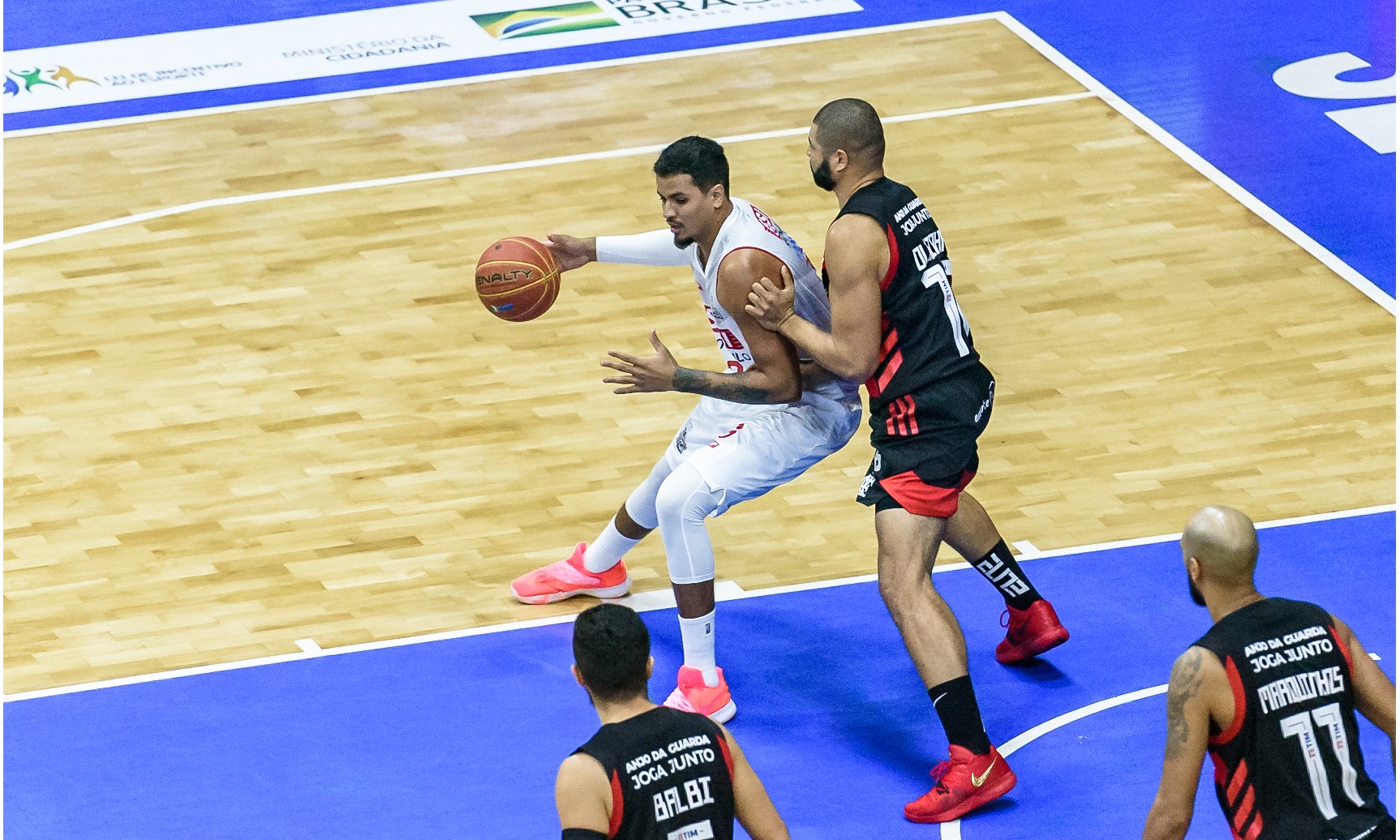 Pedrocão lotado: Sesi Franca vence Flamengo e empata as finais do NBB