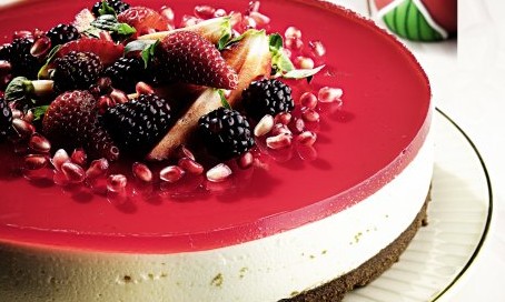Cheesecake de limão com frutas vermelhas: aquele sabor irresistível à mesa