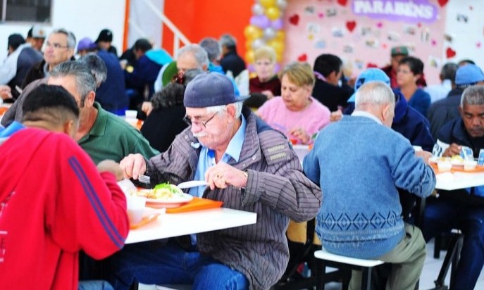 Comemorando 4 anos, Bom Prato serve almoço especial nesta sexta, 31