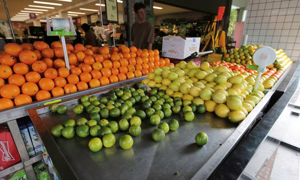 Universidade cria técnica que identifica uso de agrotóxicos em frutas