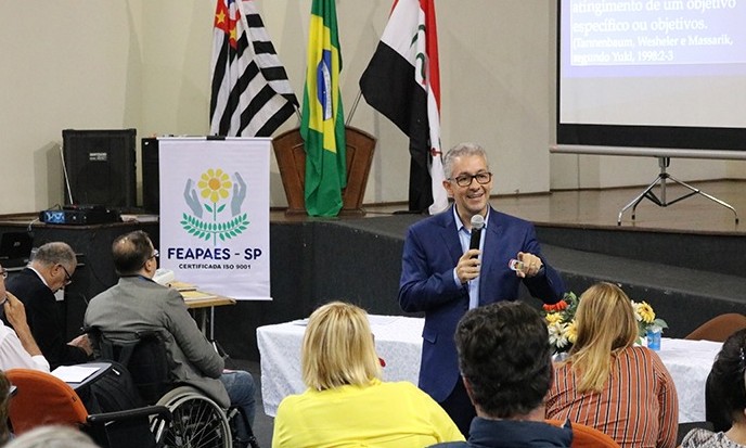 Gestoras das Apaes têm palestra sobre formas de comunicar credibilidade