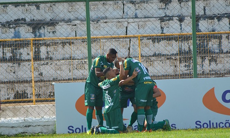 Francana tem a primeira vitória fora de casa com goleada e gol de bicicleta