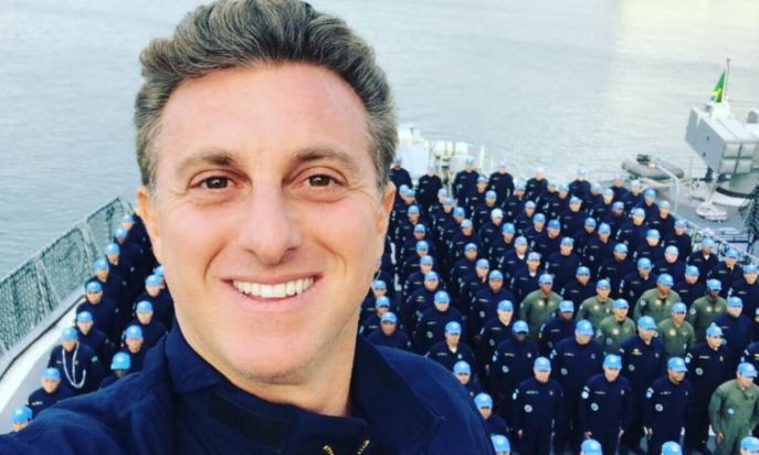 Apresentador Luciano Huck rebate fã e é chamado de machista nas redes sociais