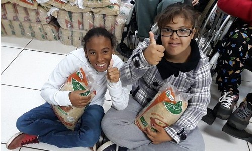 11 APAES do Estado de SP recebem 15 toneladas de alimentos pelo “Fome Zero”