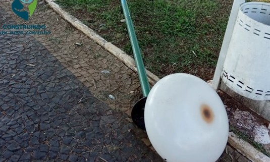 Vândalos e desordeiros danificam Praça da Matriz em Cristais Paulista
