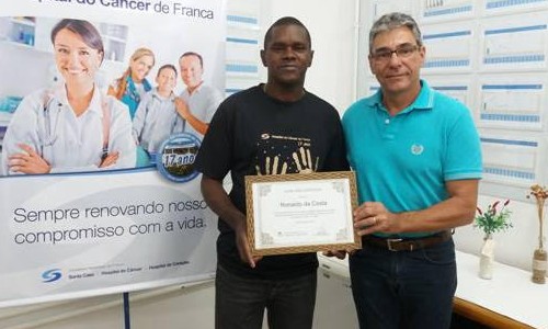 Maratonista Ronaldo da Costa apadrinha corrida em prol do Hospital do Câncer