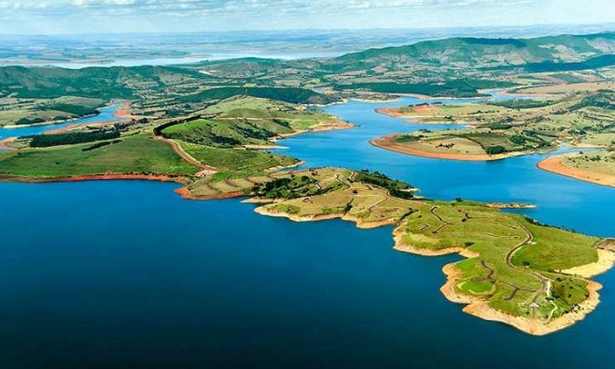 Conheça o Lago de Furnas, uma das belas paisagens de Minas Gerais