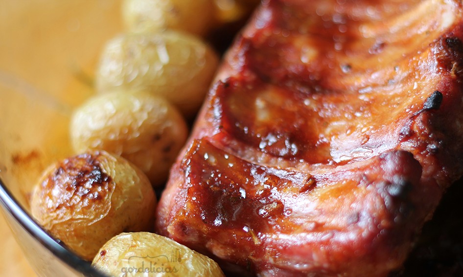 À base de molho de melado de cana, costelinha suína caramelizada impressiona