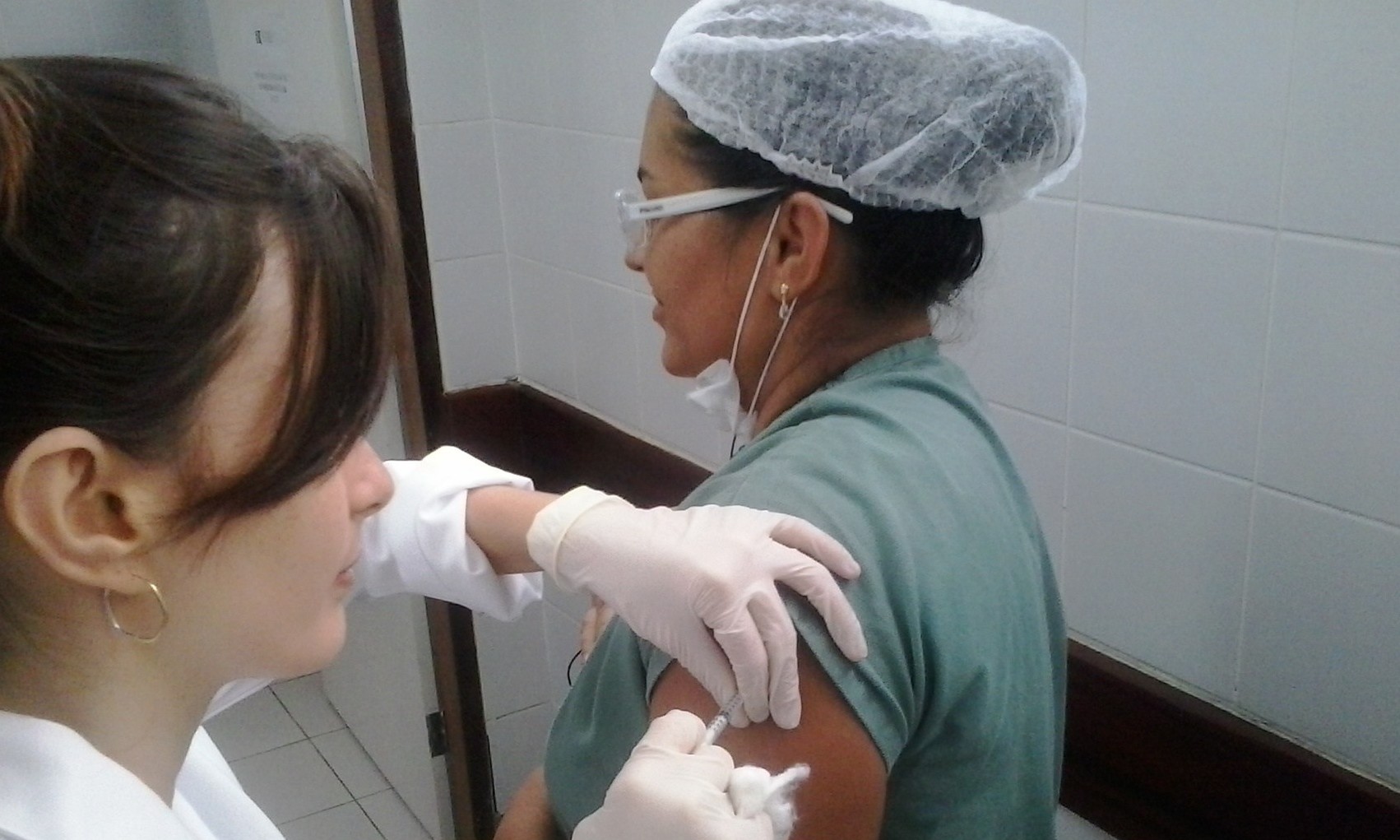 Santa Casa faz campanha interna de vacinação contra gripe e H1N1 em Franca