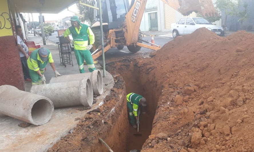 Para evitar inundação de casas, Prefeitura amplia galerias do Jd. Imperador