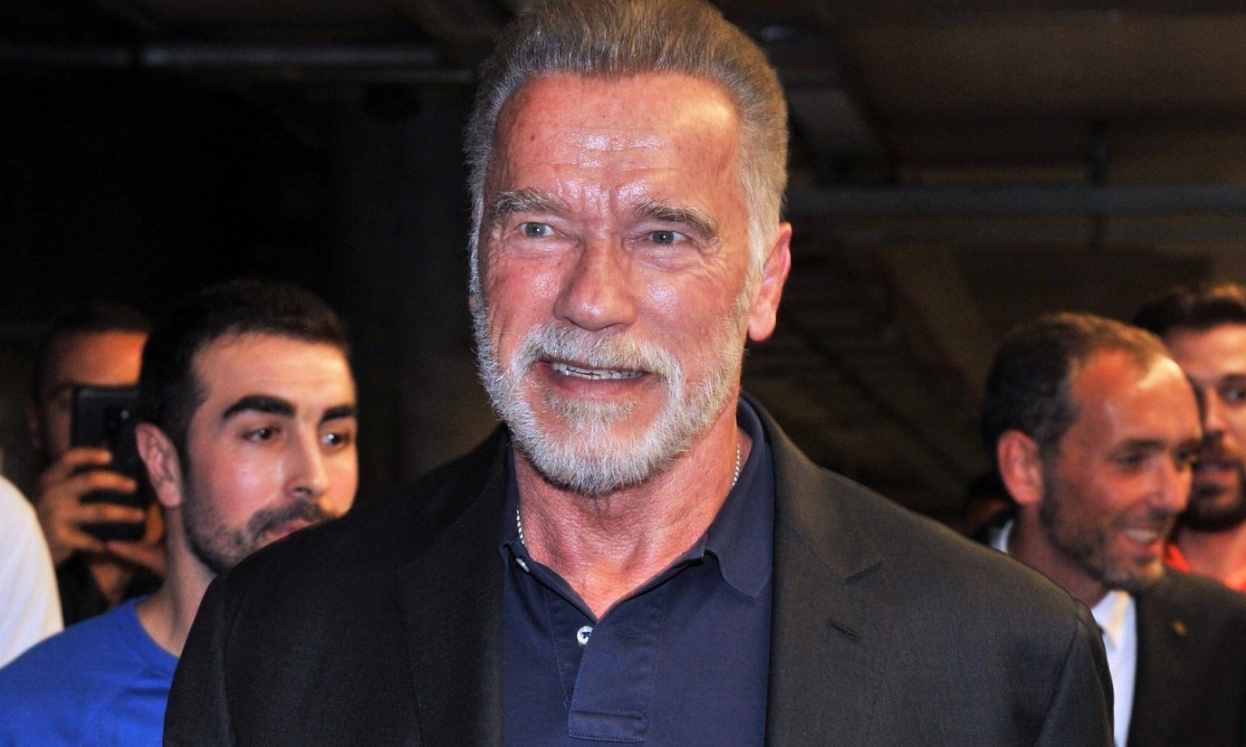 Arnold Schwarzenegger revela que fazia 200 flexões para “merecer” café da manhã