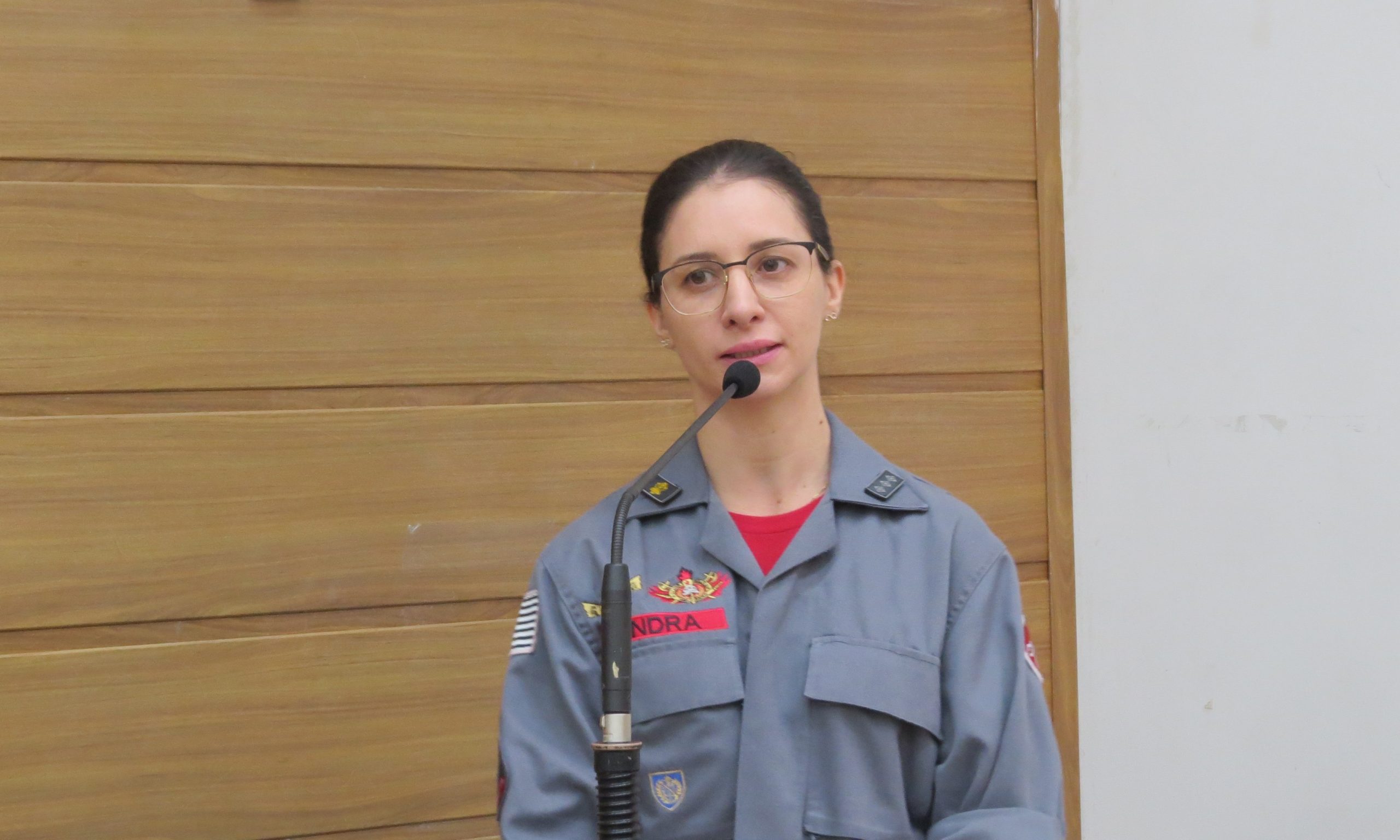 Capitã dos Bombeiros, Sandra Elaine, convida para sessão solene