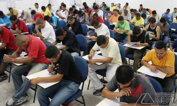 196 concursos públicos estão abertos no país com um total de 27.097 vagas