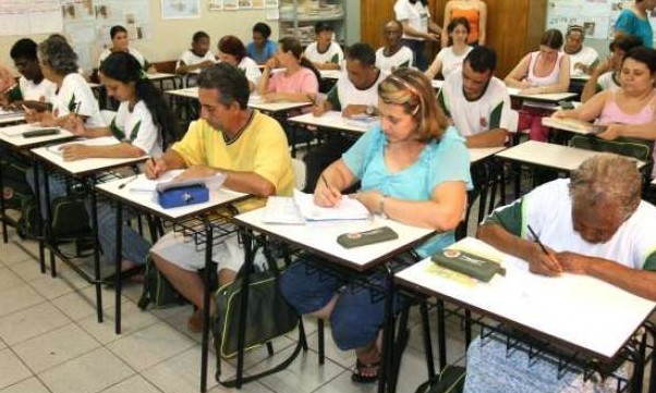 Educação recebe inscrições para aulas de Educação de Jovens e Adultos em Franca