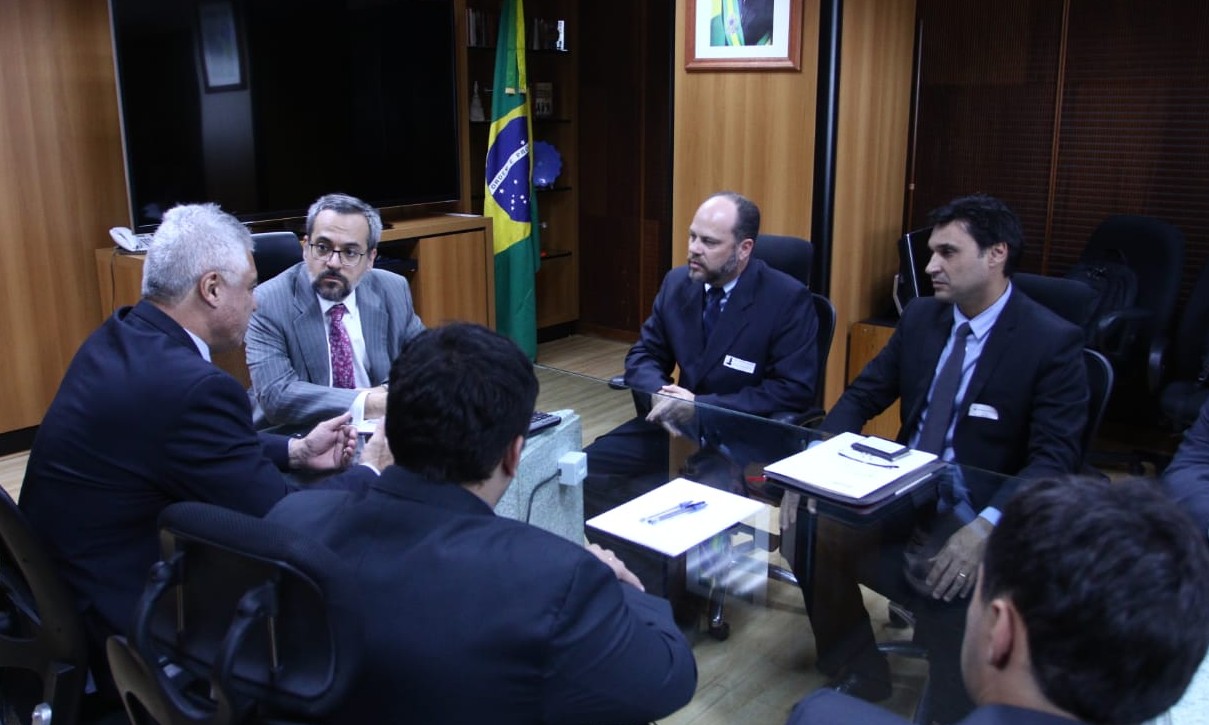 Reitor do Unifacef , José Alfredo, encontra-se com Ministro da Educação