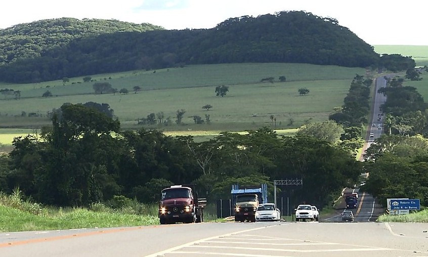 Por danos estruturais, viaduto no km 41 da SP-255, em Guatapará é interditado