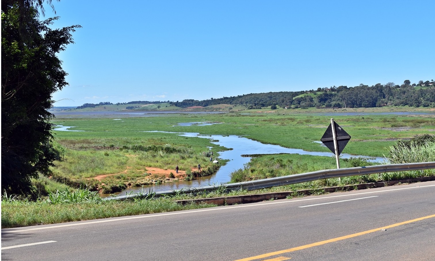 Com 51% da capacidade, lago de Furnas está abaixo do esperado para inverno