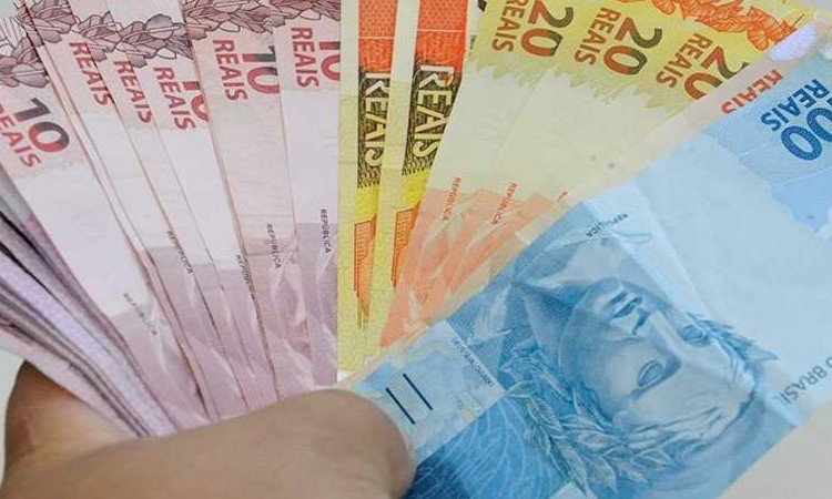 Brasil tem o 3º pior salário mínimo do mundo, aponta estudo de instituto alemão
