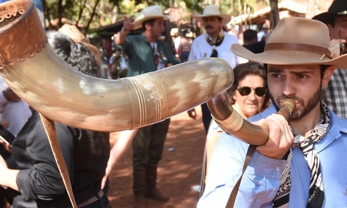 Festa do Peão de Barretos mantém viva a cultura da música raiz sertaneja