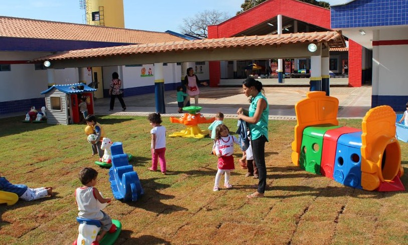 Creches com obras paradas  travam a criação de 1,8 milhões de vagas no Brasil