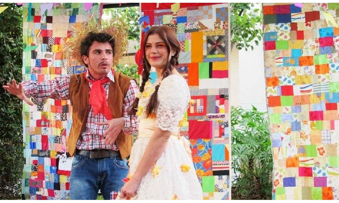 Casamento Caipira e clima de “arraiá” invadem Domingo é Dia de Teatro em Ribeirão