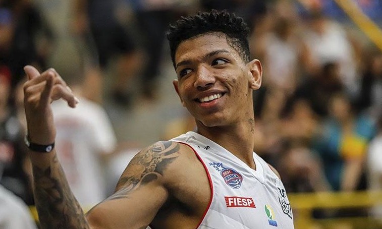 Antes de se apresentar à Seleção Brasileira, ala Didi visita o Sesi Franca Basquete