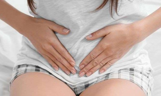 Saiba o que é adenomiose, doença que é confundida com simples cólica