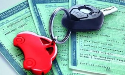 Motoristas têm até o dia 31 de julho para licenciar veículos com placa final 4