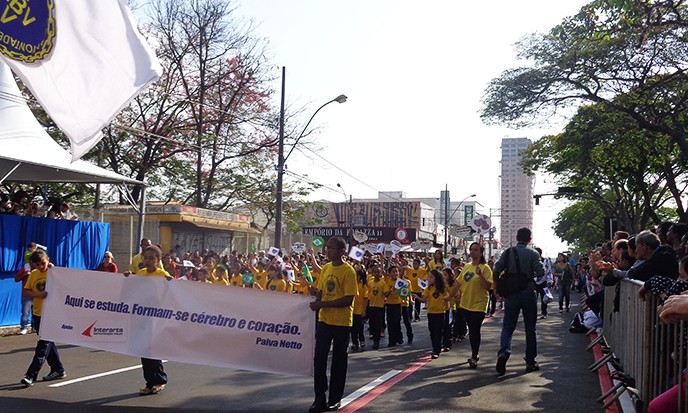 Educação inicia contatos com escolas e instituições para Desfile Cívico em 07/09