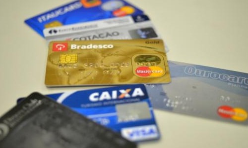 Juros do cheque especial subiram para 322,2% ao ano no mês de junho