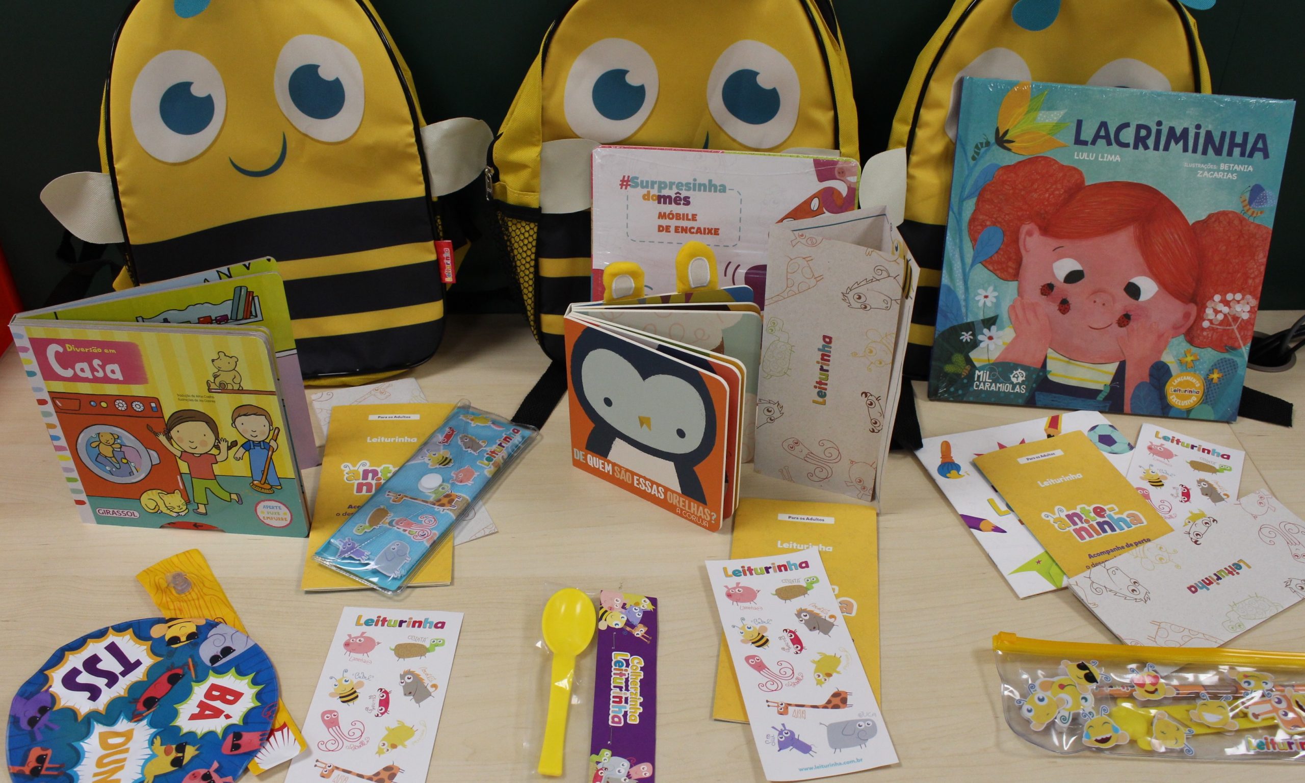 Instituto MRV distribui 500 kits com livros para filhos de colaboradores na região