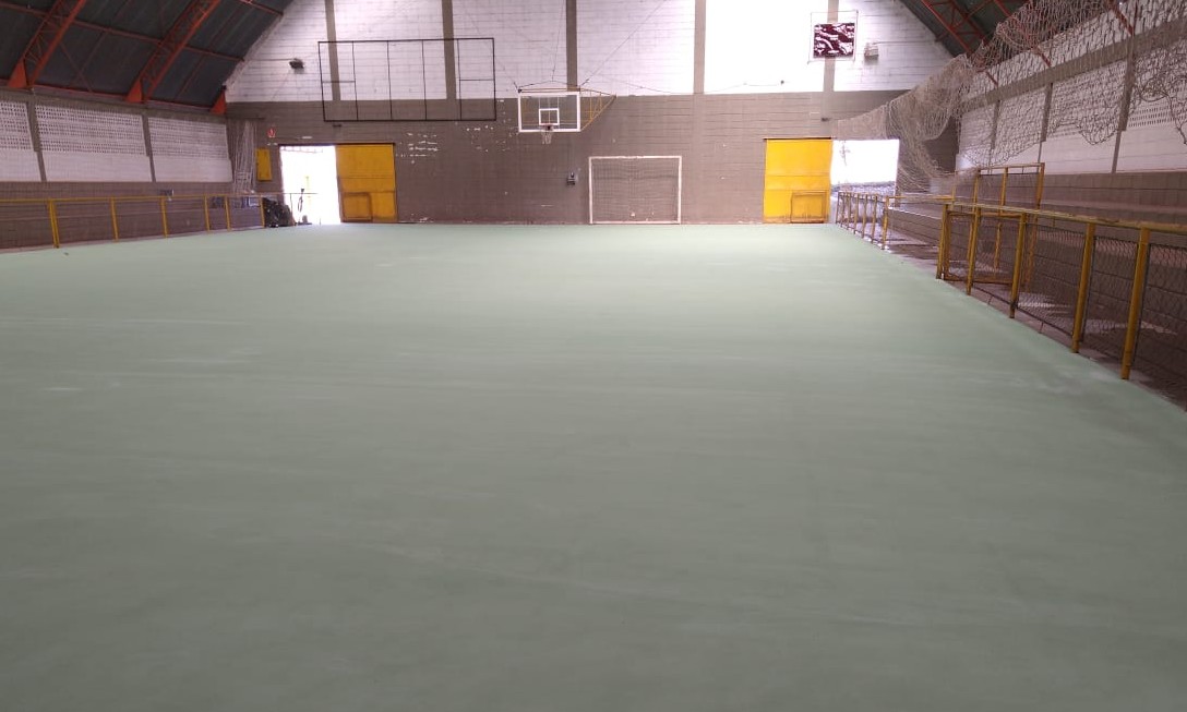 Palco de competições, quadra II do Champagnat recebe piso emborrachado