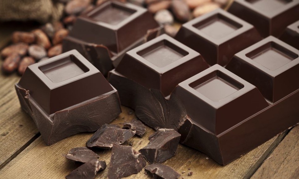 Chocolate amargo reduz o risco de depressão em 70%, aponta estudo