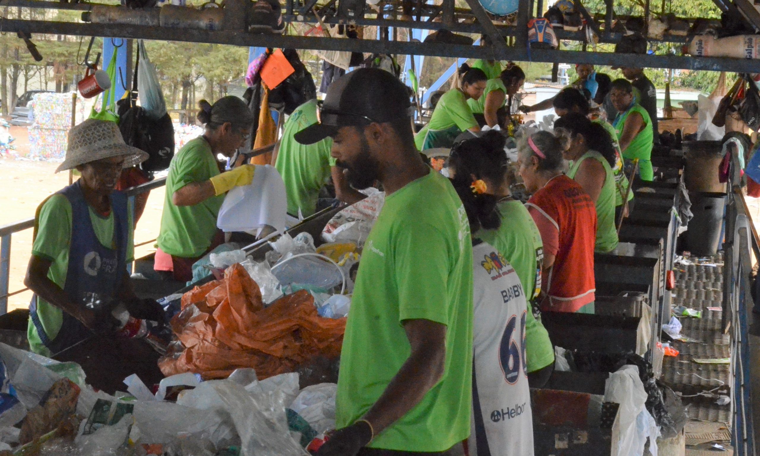 Cooperativa de recicláveis de Franca recebe de 10 a 12 toneladas de lixo por dia