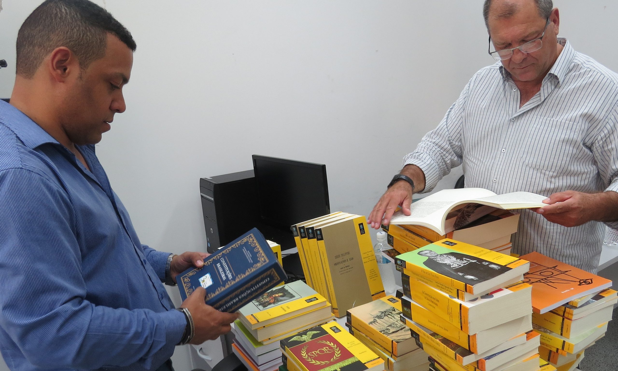 Escola do Legislativo ganha reforço teórico com biblioteca temática