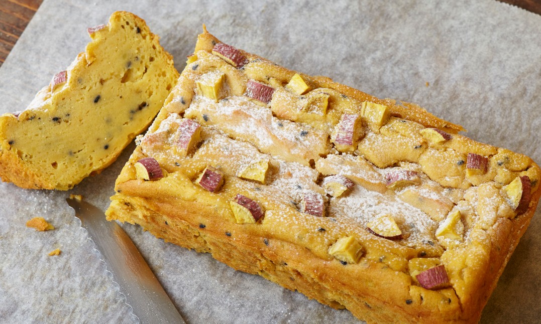 Com poucos ingredientes, bolo de batata doce surpreende pelo sabor