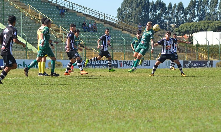 Francana vence Tupã por 2 a 1 e lidera seu grupo no início da 3ª fase da série B