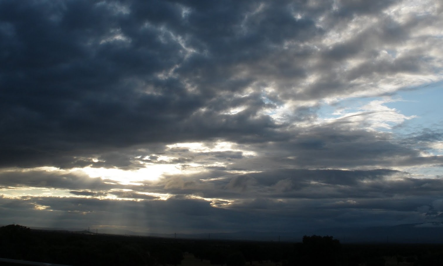 Sol aparece entre nuvens, mas não chove nesta quarta, 21, em Franca