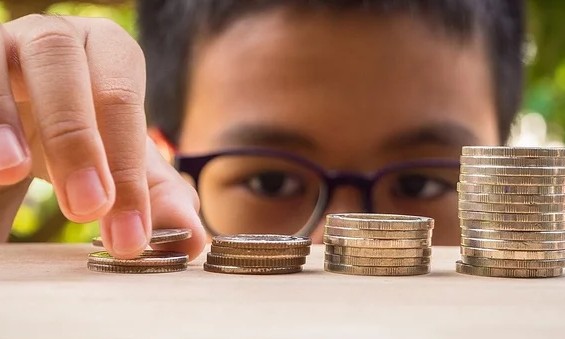Jovens brasileiros apostam em investimentos pensando no futuro, diz pesquisa